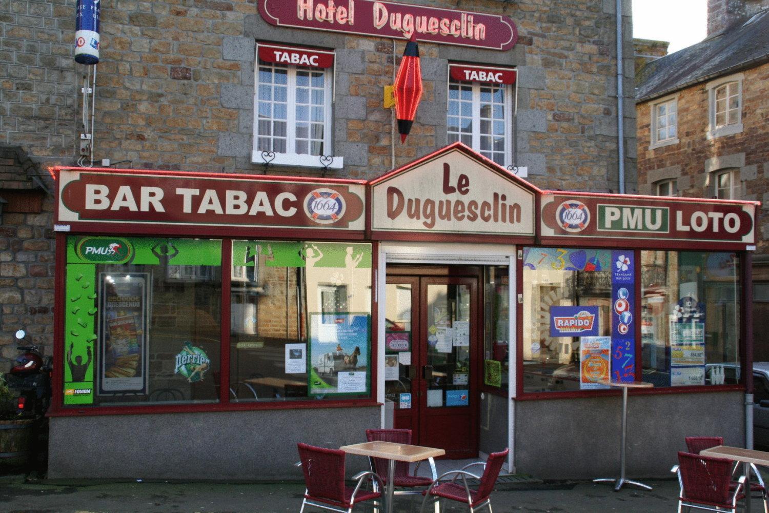 Hotel Duguesclin La Haye-Pesnel Exterior photo